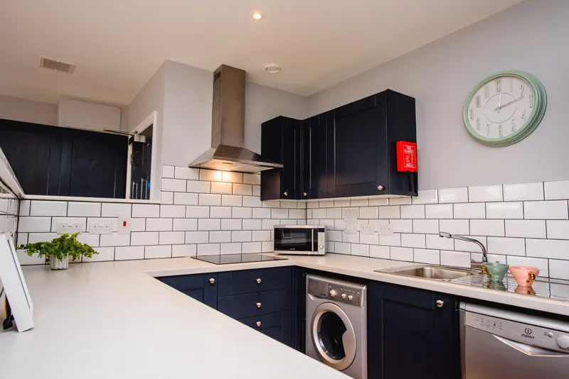 Flat E, 25 Lister Gate - Luxury 5 Bed City Centre Apartment - Thumbnail 16